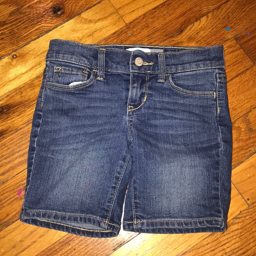 Mid thigh blue jean shorts